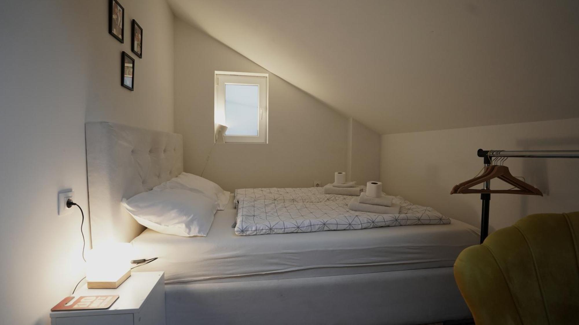 Hideaway Rooms & Apartments ซาราเยโว ภายนอก รูปภาพ