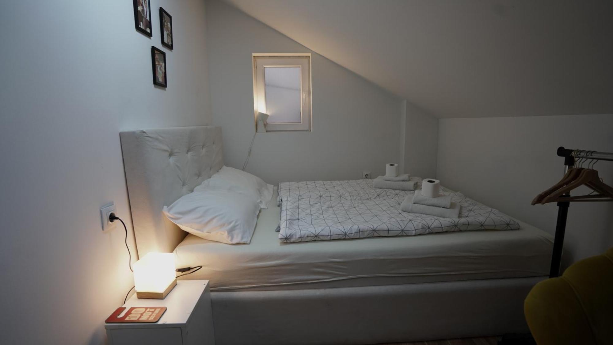 Hideaway Rooms & Apartments ซาราเยโว ภายนอก รูปภาพ