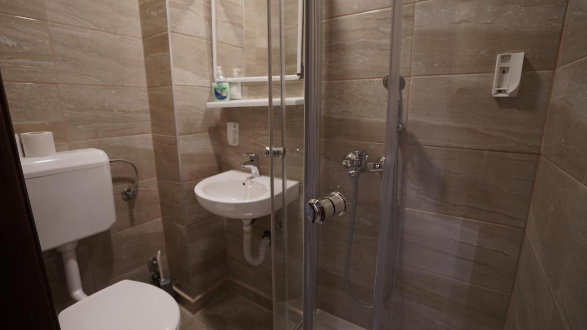 Hideaway Rooms & Apartments ซาราเยโว ภายนอก รูปภาพ