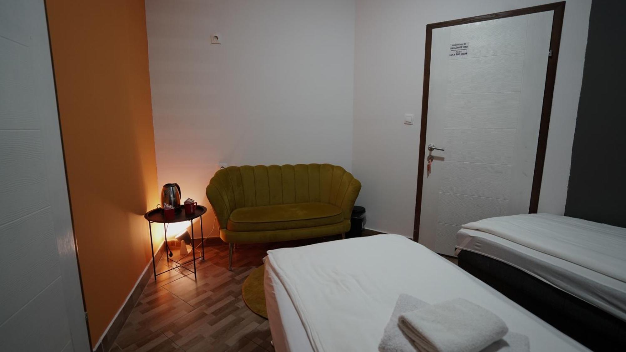 Hideaway Rooms & Apartments ซาราเยโว ภายนอก รูปภาพ