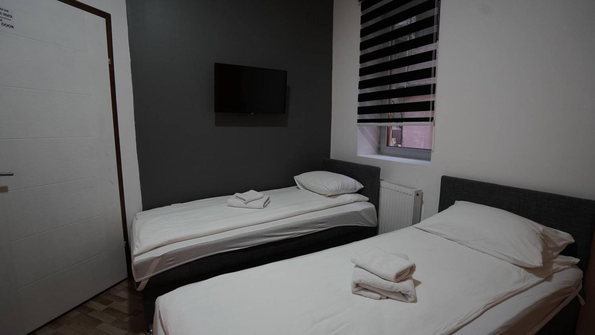Hideaway Rooms & Apartments ซาราเยโว ภายนอก รูปภาพ