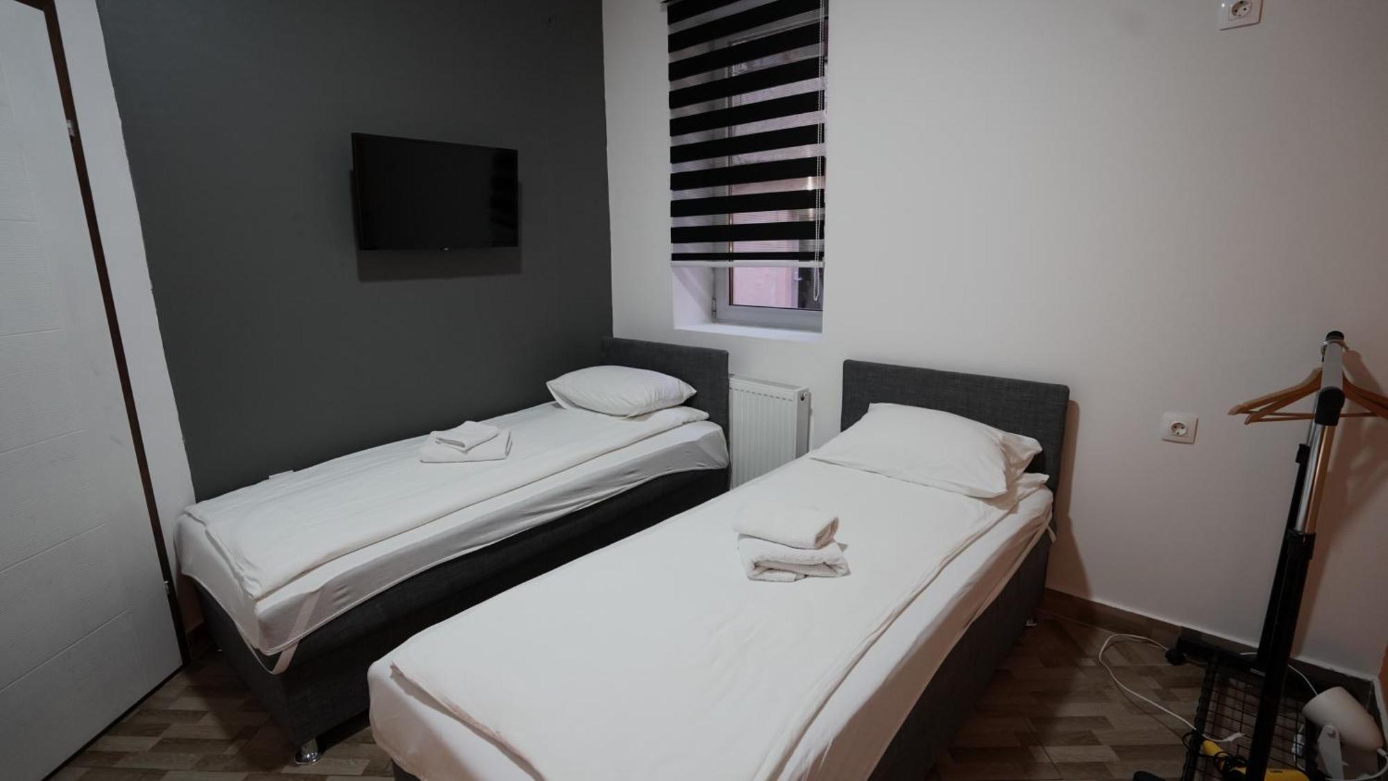 Hideaway Rooms & Apartments ซาราเยโว ภายนอก รูปภาพ