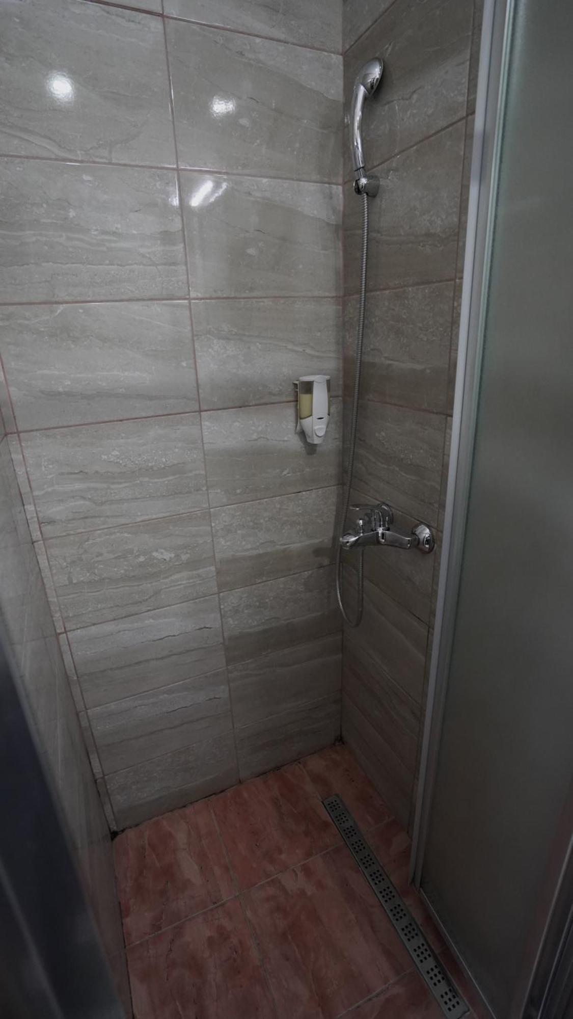 Hideaway Rooms & Apartments ซาราเยโว ภายนอก รูปภาพ